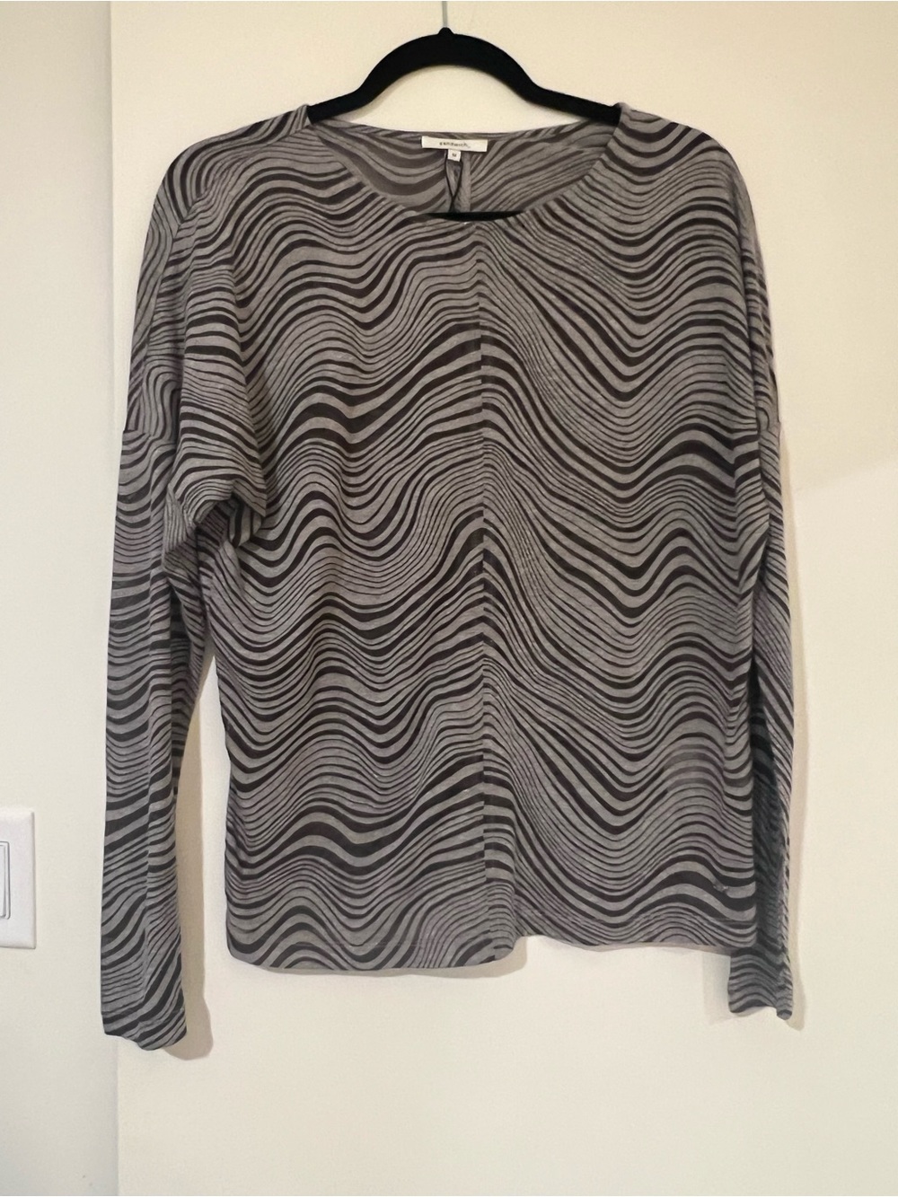 Gray Wavy Pattern Long Sleeve Blouse